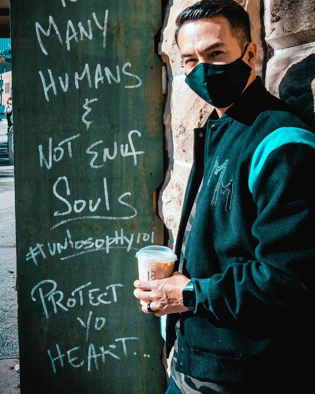のインスタグラム：「Coffee run with some quotes to philosophize about💭 . 📸 @xo.ashleynoelphotography」