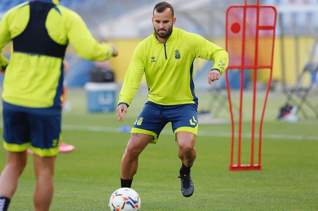 ヘセ・ロドリゲスのインスタグラム：「Buena sesión de entrenamiento ⚽️👏🏽」