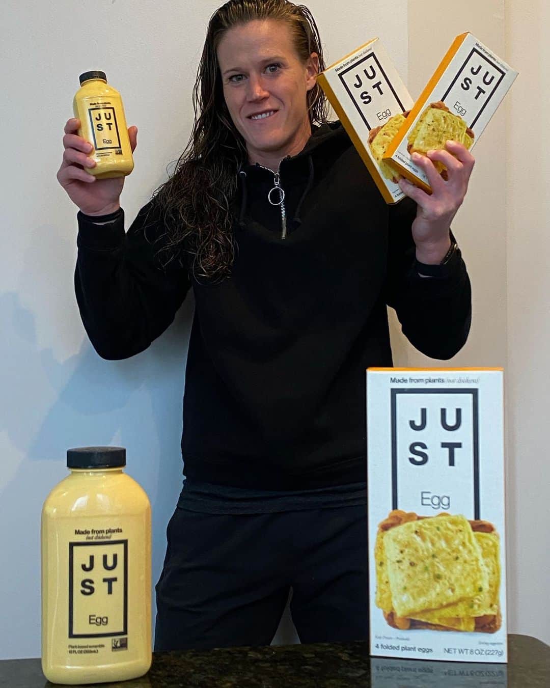 アリッサ・ナアーのインスタグラム：「[#GIVEAWAY] So the @eatjust team and I were talking and we want to team up and give out some free gear and #JUSTEgg to you‼️  ENTER TO WIN 1–Follow me and @justegg  2–Like this post 3–Tag a friend in the comments  Tag as many friends as you want – each friend counts as one entry. Contest closes Friday 2/19. One winner will be chosen randomly and notified by direct message. U.S. only, 18+. By entering, you acknowledge that this sweepstakes is in no way sponsored, endorsed, administered by or associated with Instagram, and you release Instagram of all responsibility. #ad」