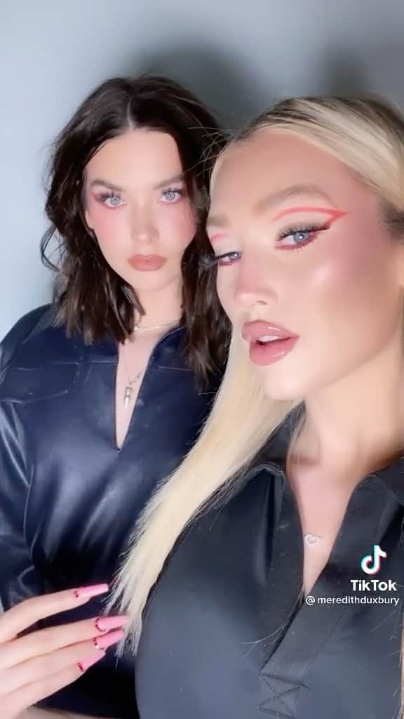 アマンダ・スティールのインスタグラム：「collab with the tik tok queen of makeup herself 😍♥️ @meredithduxbury 🤤」