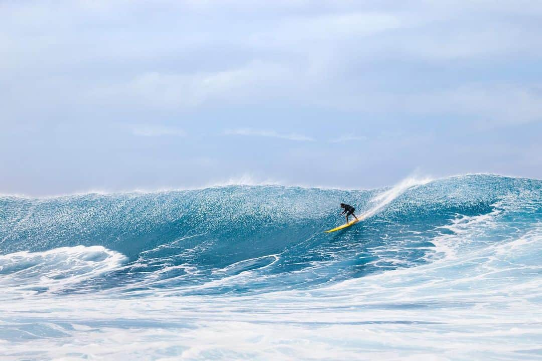 surflineさんのインスタグラム写真 - (surflineInstagram)「Last weekend’s #pipelinevalentine swell brought one last opportunity for the female chargers of the @redbull_surfing Magnitude event to push the limits and snag the biggest waves of the season. (The contest window closes at the end of the month.) And here’s highlights from a few of the women during a super session on Oahu’s outer reefs. 📷: @instaclamfunk」2月18日 5時46分 - surfline