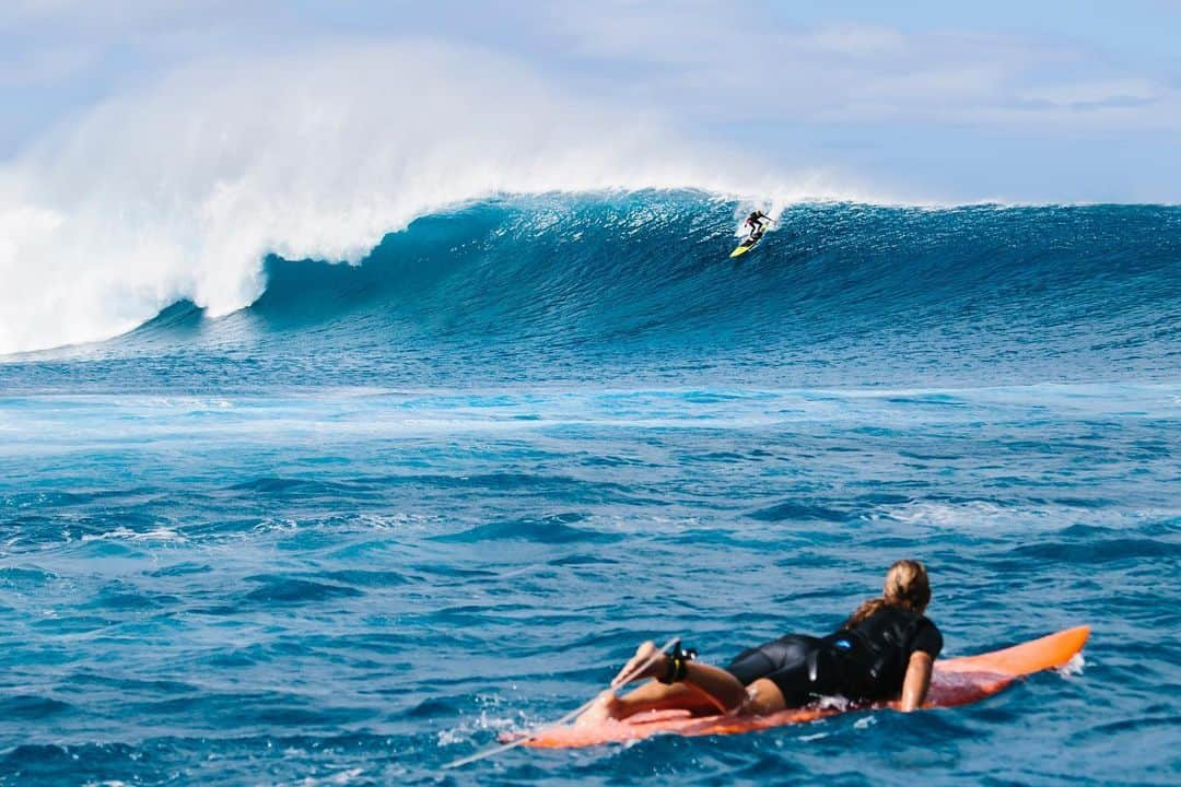 surflineさんのインスタグラム写真 - (surflineInstagram)「Last weekend’s #pipelinevalentine swell brought one last opportunity for the female chargers of the @redbull_surfing Magnitude event to push the limits and snag the biggest waves of the season. (The contest window closes at the end of the month.) And here’s highlights from a few of the women during a super session on Oahu’s outer reefs. 📷: @instaclamfunk」2月18日 5時46分 - surfline