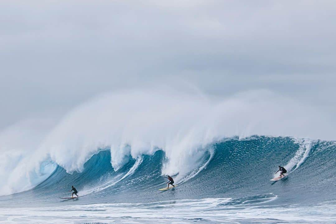 surflineさんのインスタグラム写真 - (surflineInstagram)「Last weekend’s #pipelinevalentine swell brought one last opportunity for the female chargers of the @redbull_surfing Magnitude event to push the limits and snag the biggest waves of the season. (The contest window closes at the end of the month.) And here’s highlights from a few of the women during a super session on Oahu’s outer reefs. 📷: @instaclamfunk」2月18日 5時46分 - surfline