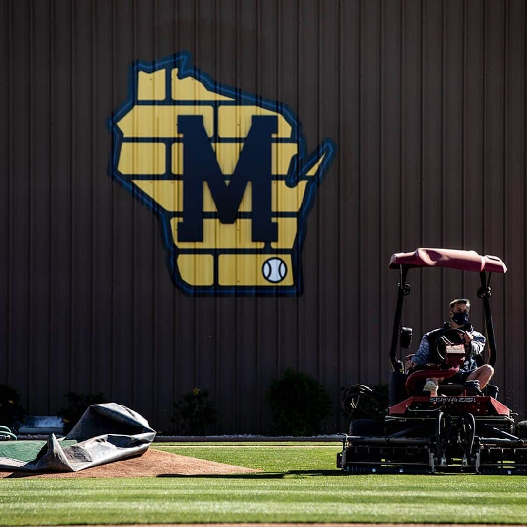 ミルウォーキー・ブルワーズさんのインスタグラム写真 - (ミルウォーキー・ブルワーズInstagram)「The fields are baseball ready. Our work starts now.  #ThisIsMyCrew」2月18日 5時55分 - brewers