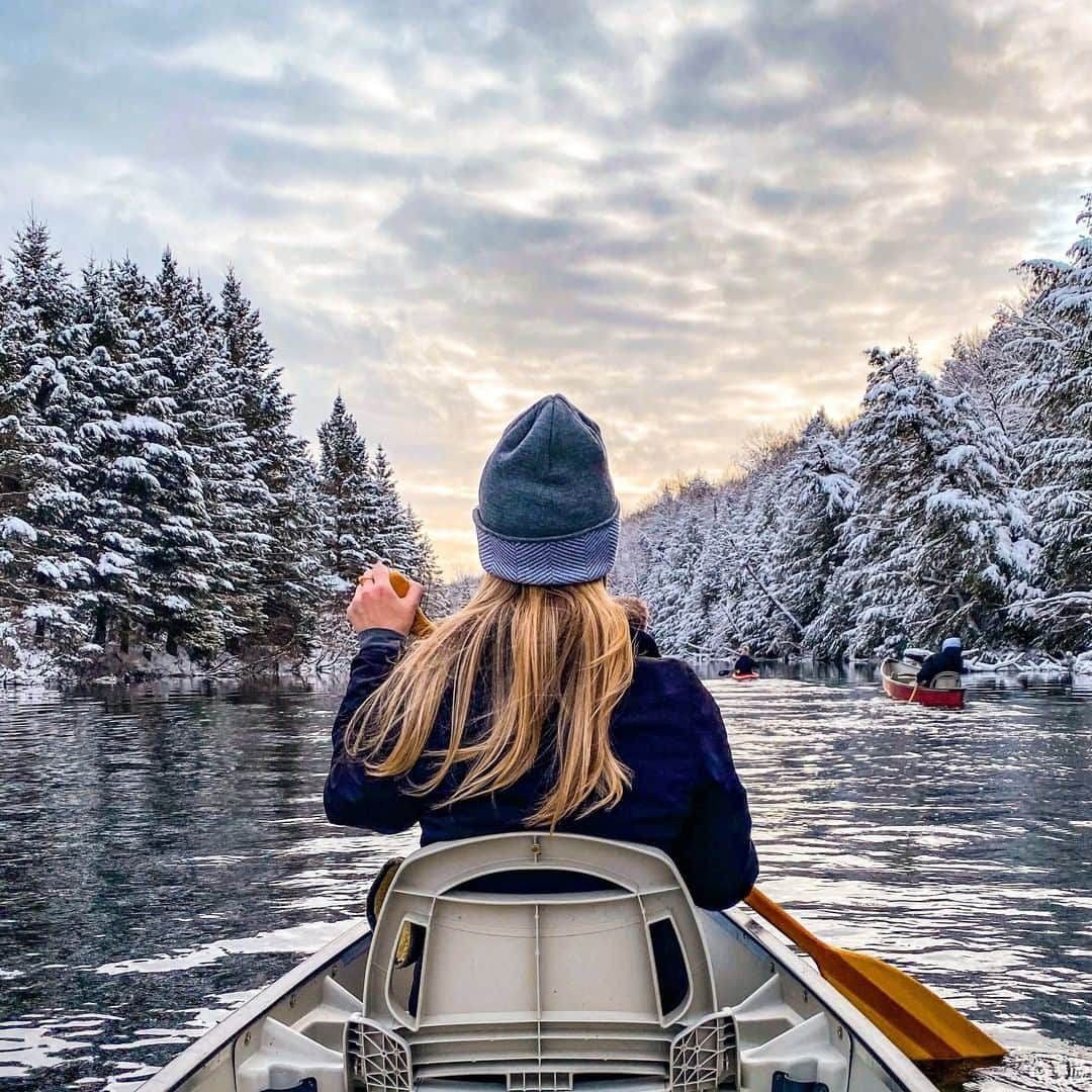 AIR CANADAさんのインスタグラム写真 - (AIR CANADAInstagram)「Canada in winter is pure and beautiful. While you stay home and dream about your next adventure, enjoy the amazing views of our own backyard. . . Le Canada est tout simplement magnifique en hiver. Tandis que vous êtes à la maison et rêvez de votre prochaine escapade, profitez des panoramas incroyables qui nous entourent.  📸: @jessica.turnblom, @4000hikes, @calsnape,  @motherpixels」2月18日 6時00分 - aircanada