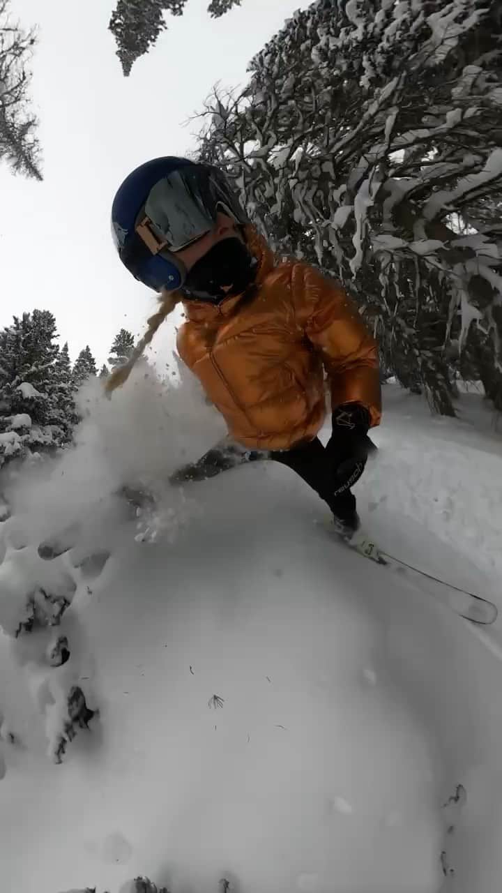 リンゼイ・ボンのインスタグラム：「WAIT FOR IT ....I thought I had it... until I didn’t 😂🤦🏼‍♀️🤷🏼‍♀️  #mandown #powderday @deervalleyresort @gopro @headsportswear @redbull @head_ski @briko.official」