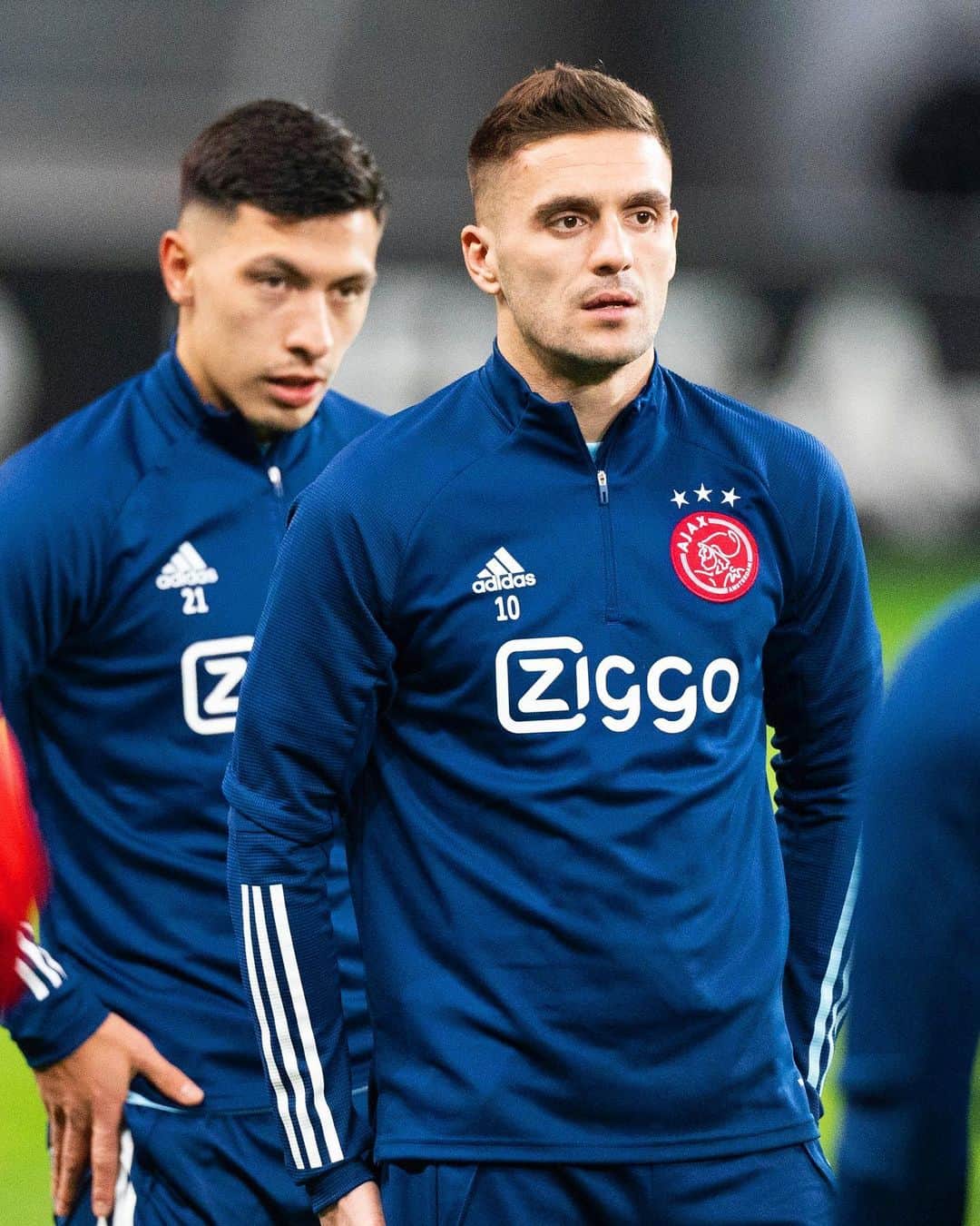 のインスタグラム：「Bonsoir! 🇫🇷 #UEL #lilaja」