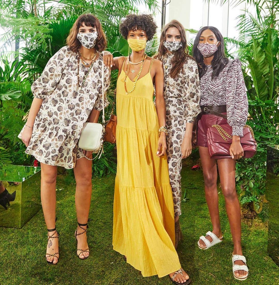 レベッカミンコフのインスタグラム：「How we are showing up to Spring 2021 functions ✨🙌🏼」