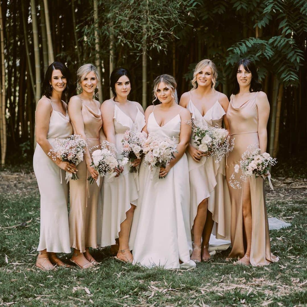 Shannonさんのインスタグラム写真 - (ShannonInstagram)「Sorry but how gorgeous are my friends 😩👌🏼 My beautiful bridesmaids were dressed by @designer.wardrobe which is a rental service that does offer bridesmaids options too! 💓😘 my besties all looked so so stunning on the day 🤍 definitely recommend them if you are looking for formal options, or an outfit for yourself for any occasion! I’ve worn their cute outfits for years so I was so excited to be able to find the most amazing dresses with them! 🐚 I went for a nice neutral palette of colors, with each girl in a different style variation as well, because I wanted everyone to match yet still be unique! AD 😍 the girls shoes were bought off @misslolaofficial @misslola, the earrings are @taimanaboutique and @aylaandoak 🦋 @makeupbyannalee did the girls makeup and hair was all done by @dededaph 👌🏼 dream team 💍 photos by @davidle_nz 📸」2月18日 6時32分 - shaaanxo