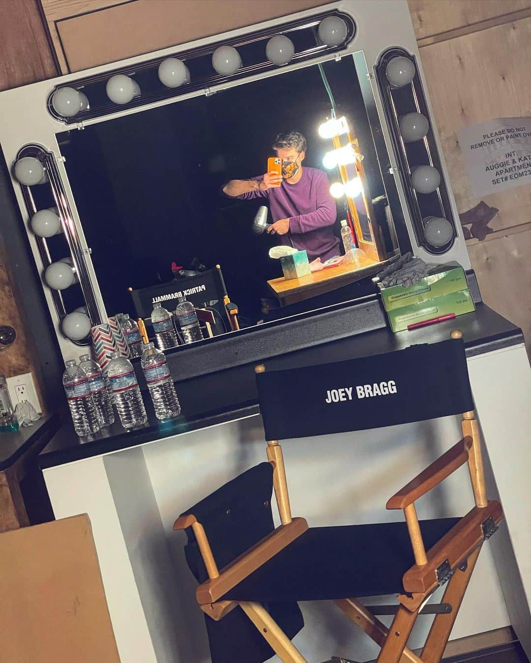 ジョーイ・ブラッグのインスタグラム：「✨Hollywood glam✨」