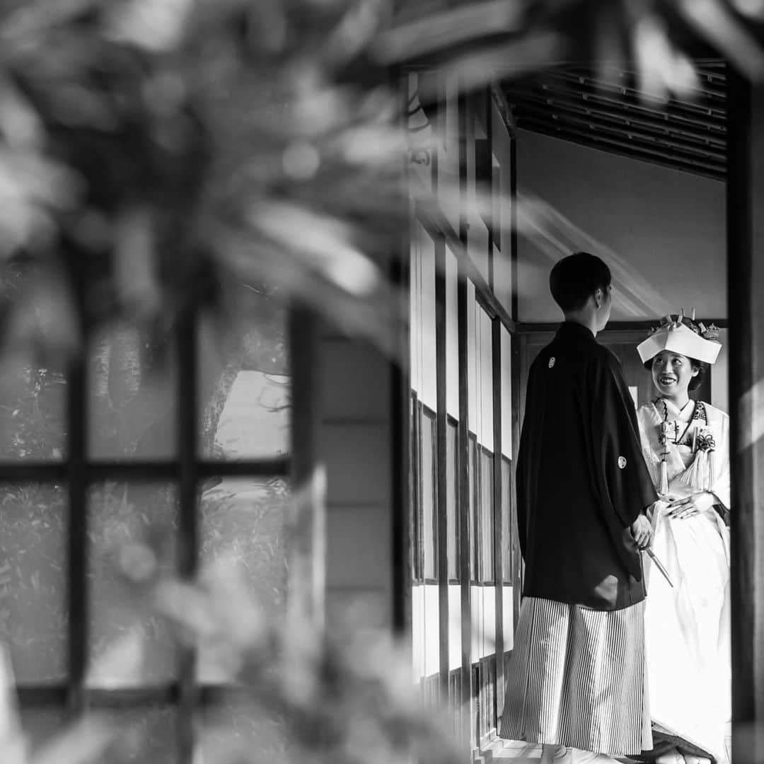 The KAMAKURA WEDDINGさんのインスタグラム写真 - (The KAMAKURA WEDDINGInstagram)「緑あふれる新緑の鎌倉「明王院」で１日１組様限定のプライベートな結婚式。肩肘張らずに自宅に集まる家族の和やかな時間のようなご披露宴。」2月18日 6時55分 - thekamakurawedding