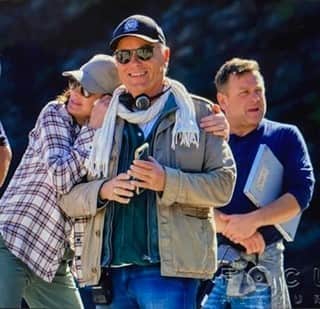 ロビン・ライトのインスタグラム：「So proud of this crew! @landthefilm is now playing in theaters!」