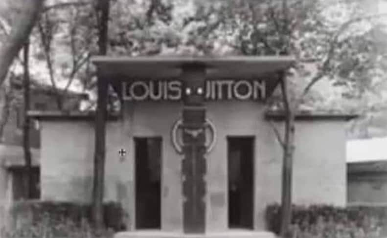 トレイ・ソングスのインスタグラム：「I was today years old when I found this out  REPOST @cointel In the late 1800s into the early 1900s Louis Vuitton sponsored human Zoo's. These displays came to be seen as emblematic of the racism and inhumanity underlying the colonialist mindset.   Blacks were looked at as exotic circus like creatures. Here is a picture of a Louis Vuitton store exhibition in St. Louis in the early 1900s.  These human Zoo's were in New York, St. Louis, France, Australia and many other places. #BlackHistoryMonth」