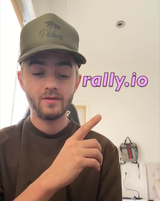 ジャック・ジョンソンのインスタグラム：「PSTL coin is live! This shit is exciting. Been getting into the crypto world these past months and I’m so hype to announce our very own creator coin! Game changing shit, go to the link in my bio to submit for free coin, you can also purchase on (rally.io). To the moon baby! See you at the video premiere tonight 😉」