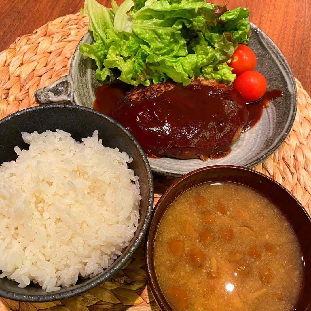 GENKINGの釜飯さんのインスタグラム写真 - (GENKINGの釜飯Instagram)「ふわふわハンバーグ✨ 夜ご飯をupしてなかたら、たまりすぎてる笑 #genkingkitchen  #ハンバーグ」2月18日 7時24分 - genkingkitchen