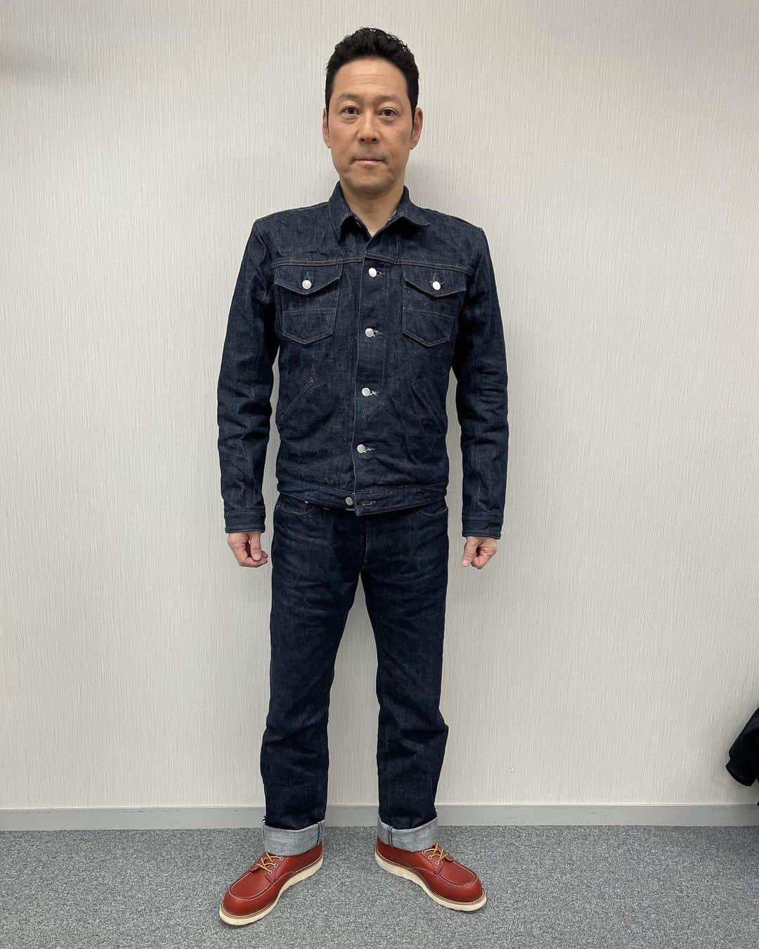 東野幸治のインスタグラム：「以前旅猿のロケで岡山の児島のbigjohnさんに行ってデニム購入を購入しました。  そのデニムを 私のミスで断捨離で間違って捨ててしまったら bigjohnさんに セットアップでいただきました！ 本当にありがとうございます！ 甘えます！ 着まくります！ 甘えます！ 顔デカいです！  #R008 (000W) RARE  #R609 (000) RARE JACKET  #bigjohn  #bigjohnjeans」