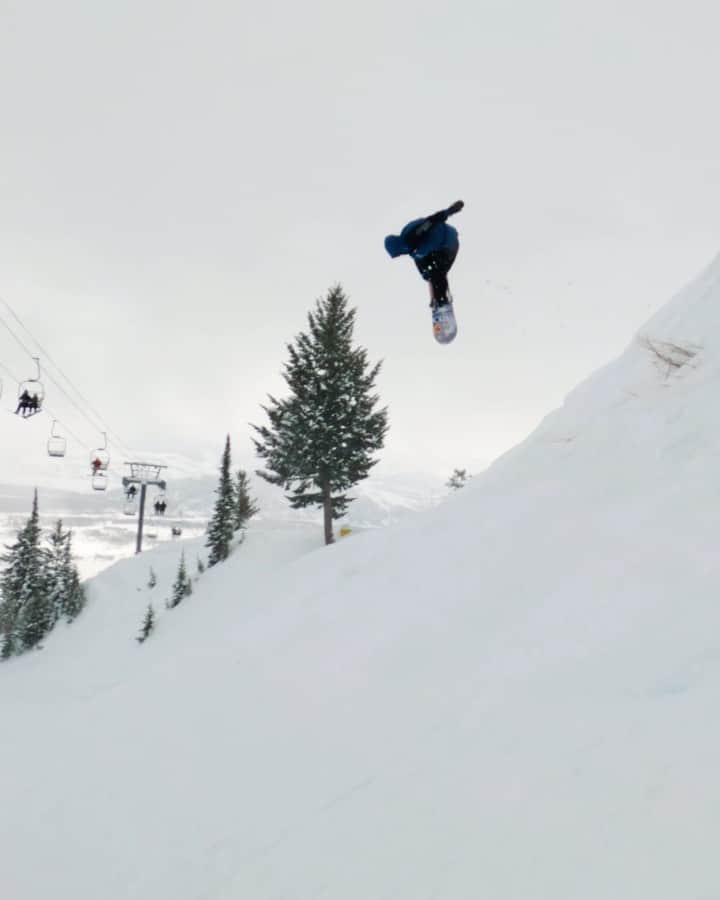 角野友基のインスタグラム：「Yesterday was my first snowboarding at @jacksonhole  This place is amazing 👊」