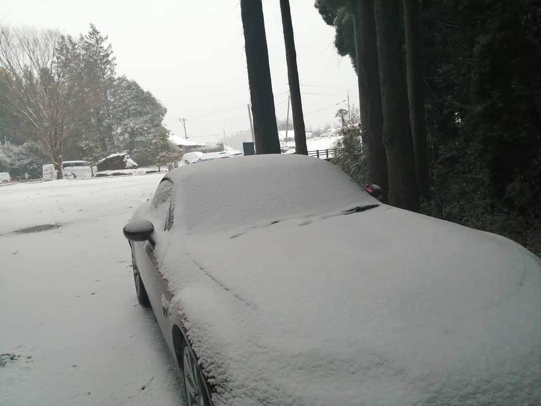 出口博幸さんのインスタグラム写真 - (出口博幸Instagram)「業者多分配達無理っぽい。熊本の山奥めっちゃ吹雪です。」2月18日 7時47分 - deguchi_hiroyuki