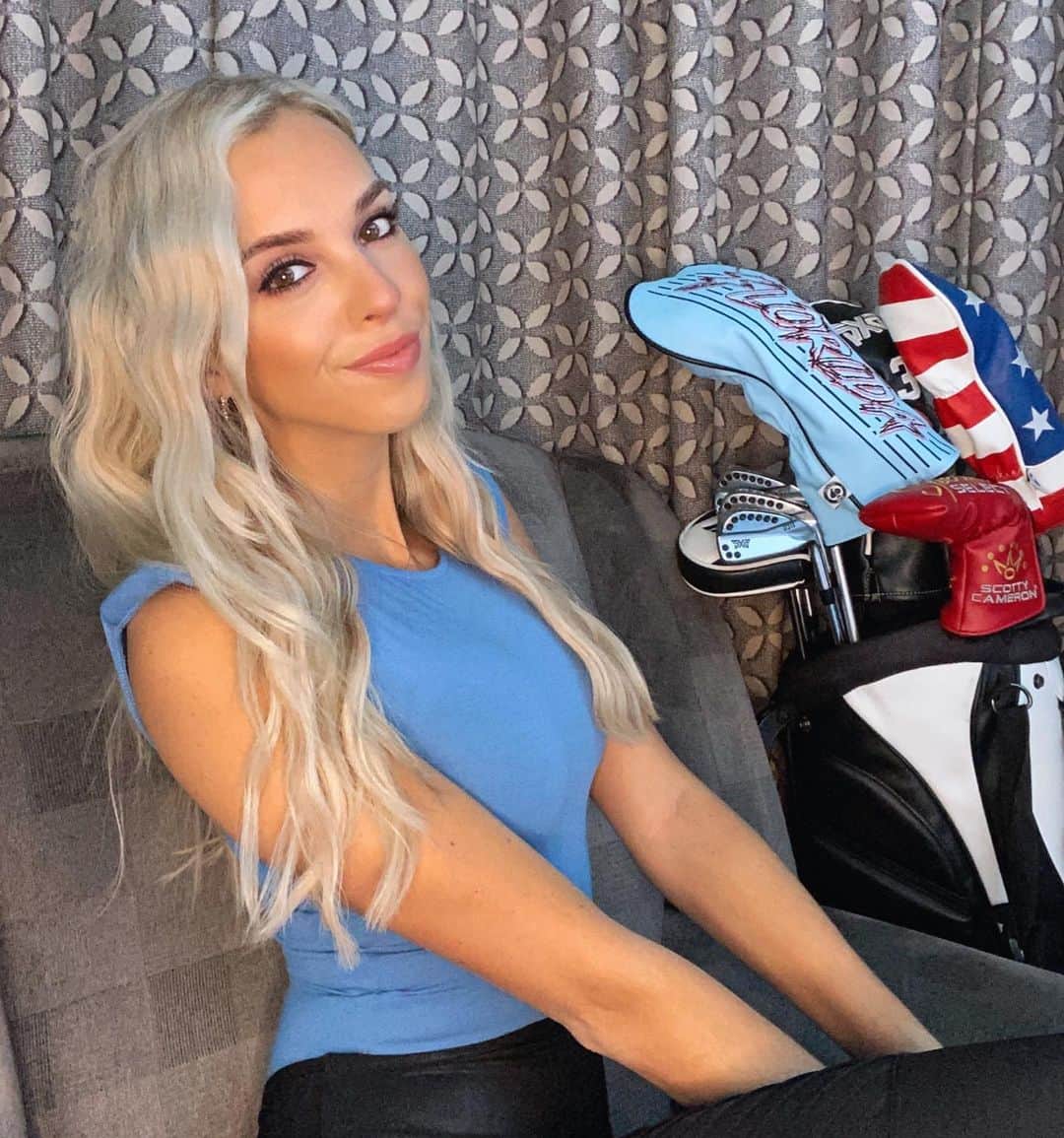 Elise Lobbのインスタグラム：「Who you guys got winning @thegenesisinv this week ??! 🧐⛳️👇🏼💙  #golf」