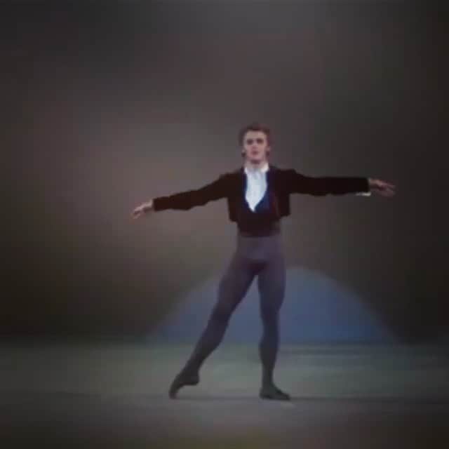 リサ・リナのインスタグラム：「Perfection! 🔥 Mikhail Baryshnikov in “The Turning Point” @goodoldmovies」