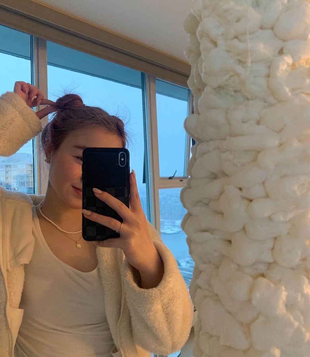 Megan Yimのインスタグラム：「space buns (or bun because you can probably only see one of them 🥲)  What’s your current go to/favourite hairstyle?  Mine is whatever style I end up waking up with in the morning loool」