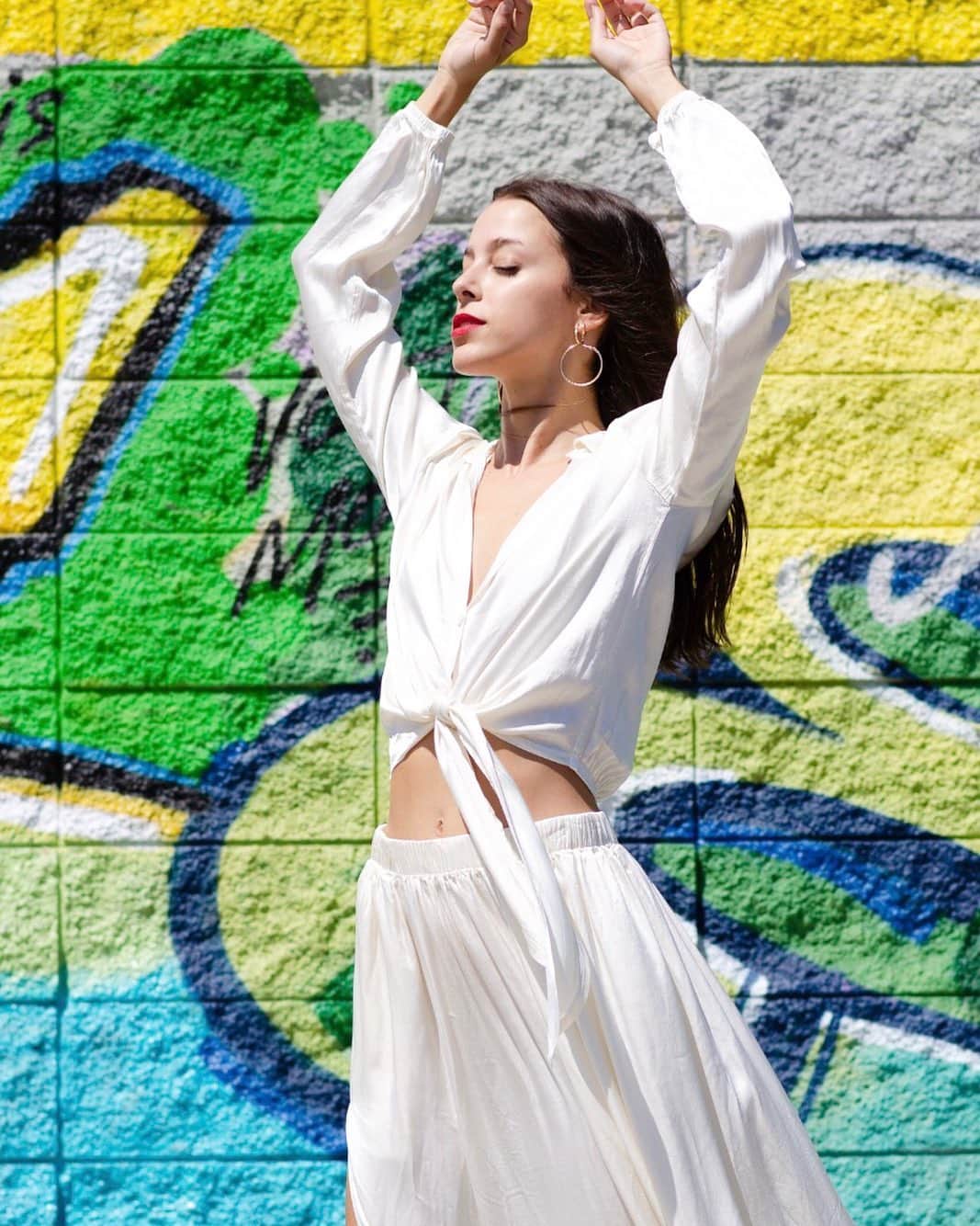 エルエーメイドのインスタグラム：「Enjoying our 70 degree weather today✨ Raise your hands if you love our silky woven collection as much as we do 🙋‍♀️」