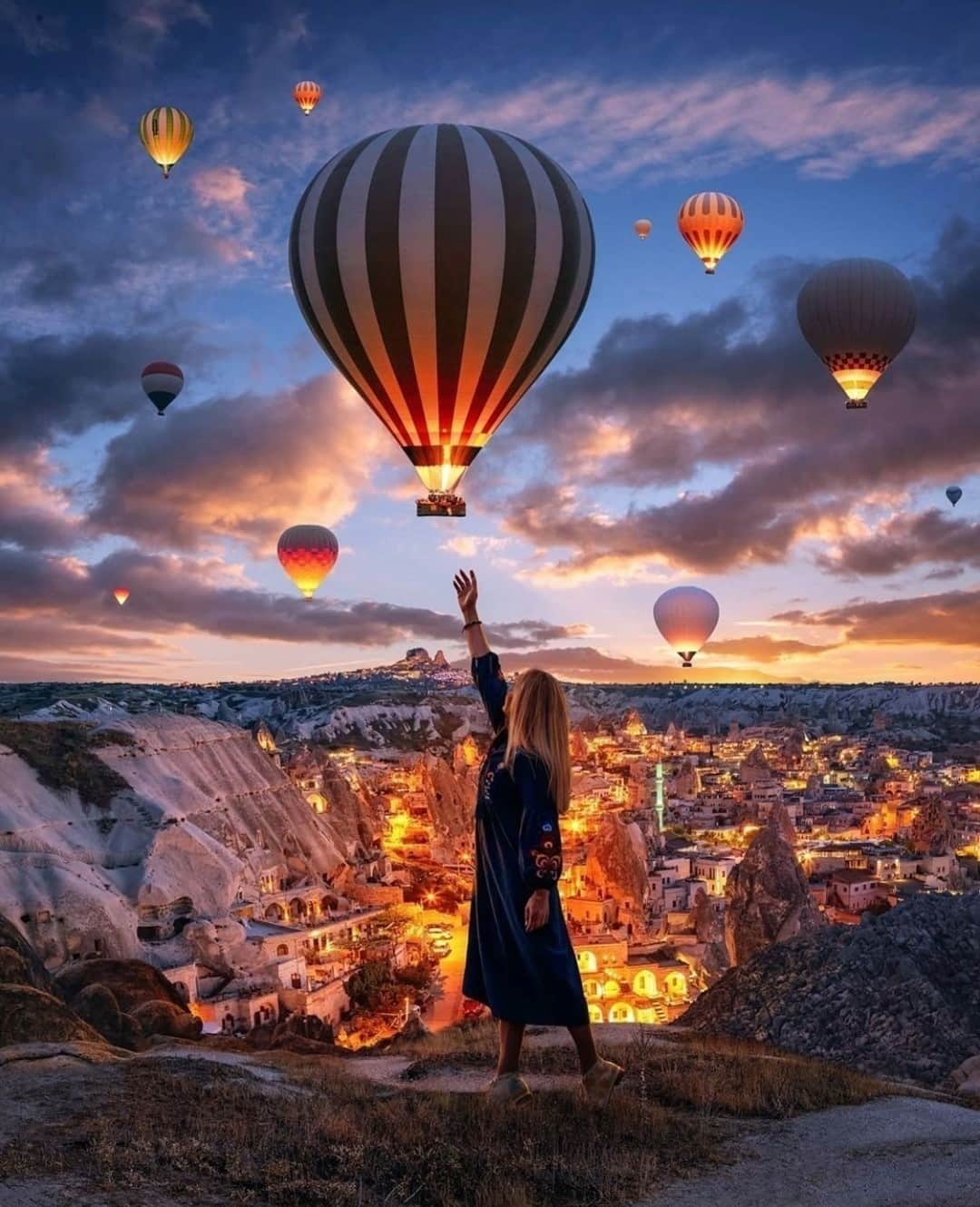 2.8 Milllon CAKESTERS!のインスタグラム：「Follow @top_luxuries and explore amazing locations and luxuries from around the world!⁠ .⁠ .⁠ Early mornings in Cappadocia ☀️🎈 Tag a friend you would like to explore Cappadocia with! 📷 @j.diegoph」