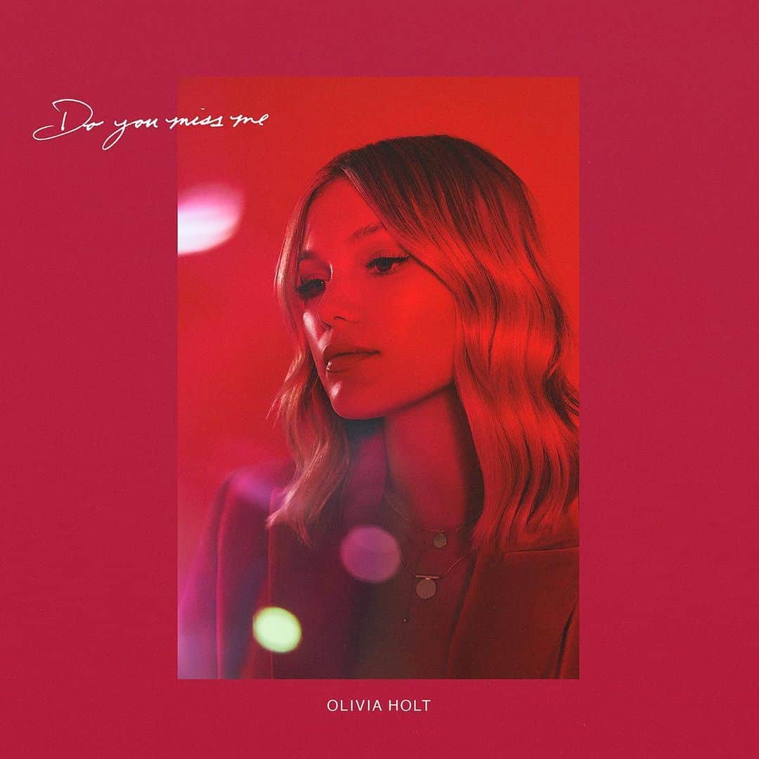 オリヴィア・ホルトのインスタグラム：「out on friday 🥺🥺」