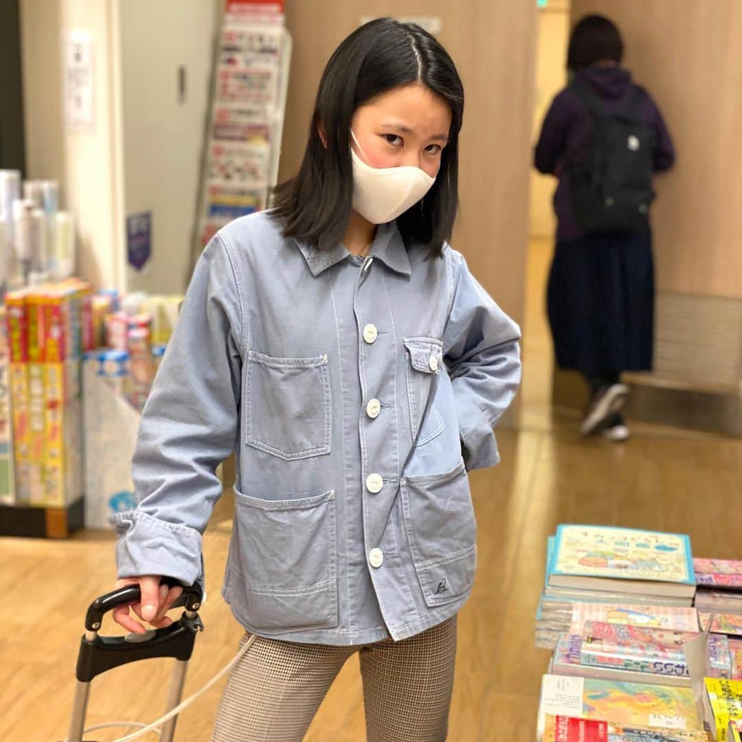 yukiさんのインスタグラム写真 - (yukiInstagram)「おはようございます。﻿ ﻿ 文房具屋さんと同じくらい﻿ 本屋さんが好きなのですが、﻿ 本屋さんの一角にある文房具目当て﻿ だってことが最近わかりました😂﻿ ﻿ #まいっか﻿ #マイブーム﻿ #好きなことを好きなだけ﻿ #なにこの出で立ち  #milka」2月18日 8時02分 - milkayuki