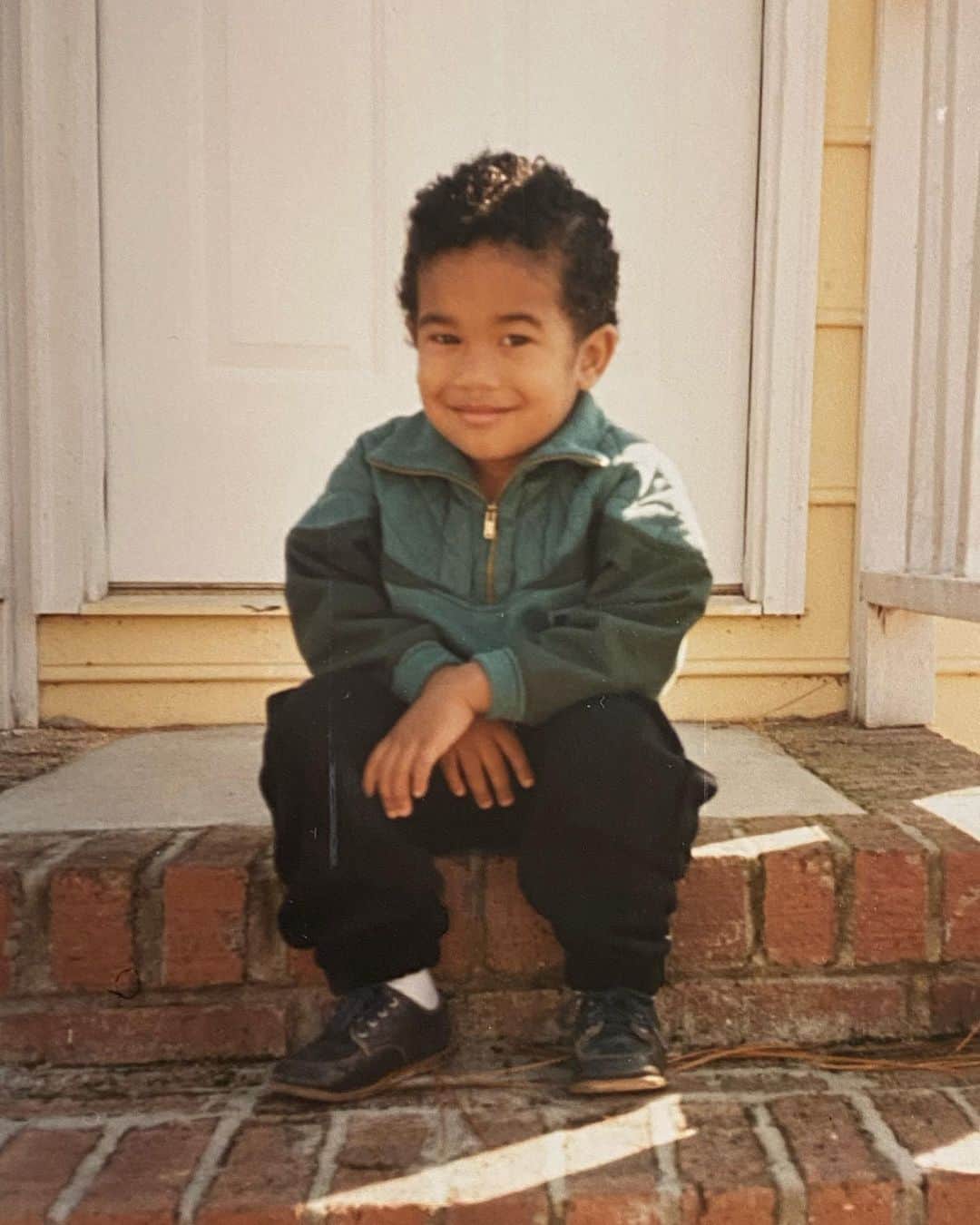トロ・イ・モアのインスタグラム：「my inner child says “sup”」