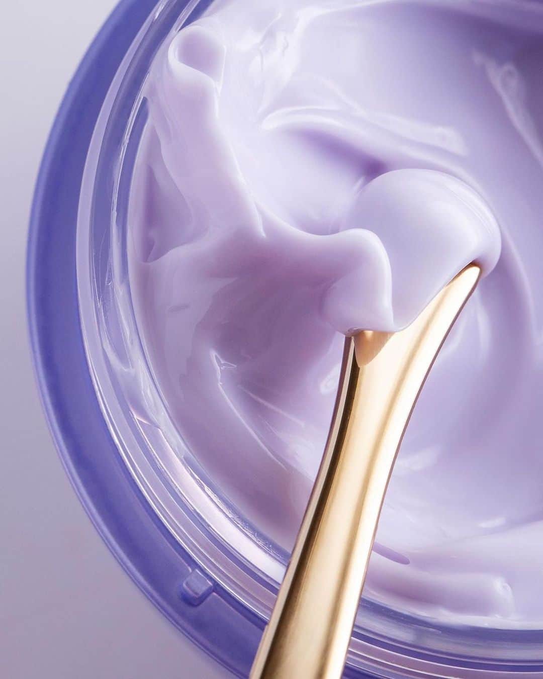 のインスタグラム：「From our friends at @tatcha: Bring even more nourishment to your skin and more good feelings to your day with our limited-edition gratitude size of The Dewy Skin Cream. We made this 1.5x larger value size to thank you for supporting education equality with every Tatcha purchase through Room to Read. As a show of gratitude, this 75ml size is a 22% value.  Available at Sephora.  The Dewy Skin Cream Plumping & Hydrating Moisturizer」