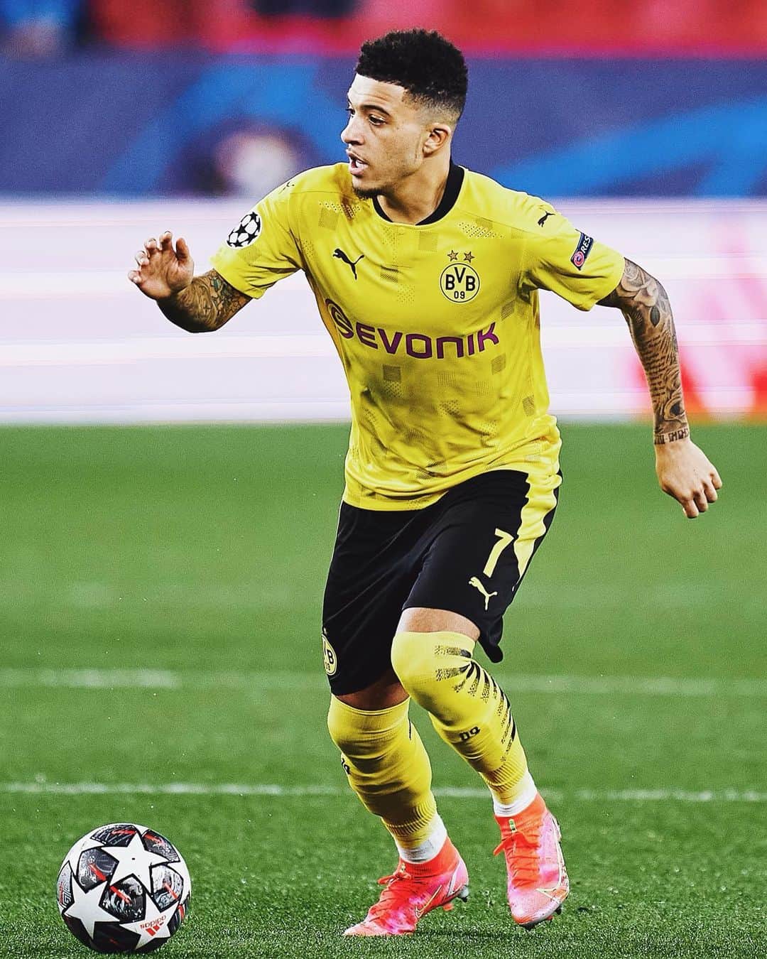 ジェイドン・サンチョのインスタグラム：「😤🔥 @championsleague」
