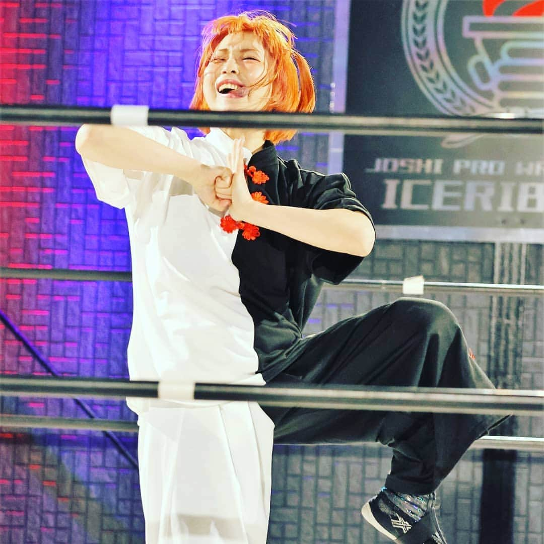 マドレーヌさんのインスタグラム写真 - (マドレーヌInstagram)「Photo by Twitter Thank you #カンフー 風 #kungfu  #功夫 ？ #fightgirl  #chaina #chainagirl  #orangehair  #オレンジ髪 #プロレスラー」2月18日 8時10分 - madeline_prowrestling