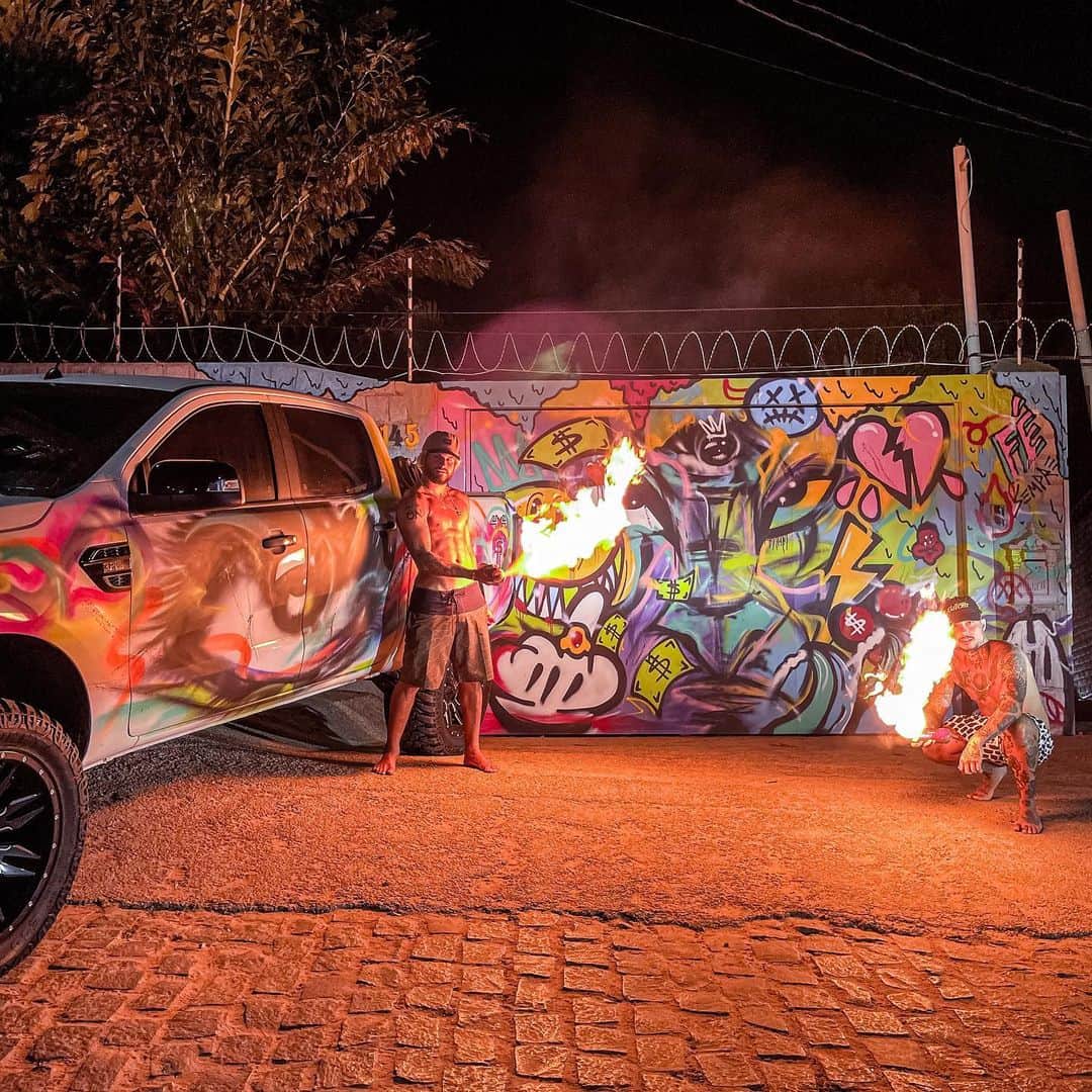 イタロ・フェレイラのインスタグラム：「IF15 HOUSE ON FIRE 🔥😈@romulodeucria #vibe #art」