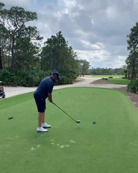 シェーン・ローリーのインスタグラム：「Cutting corners 💣💣💣」