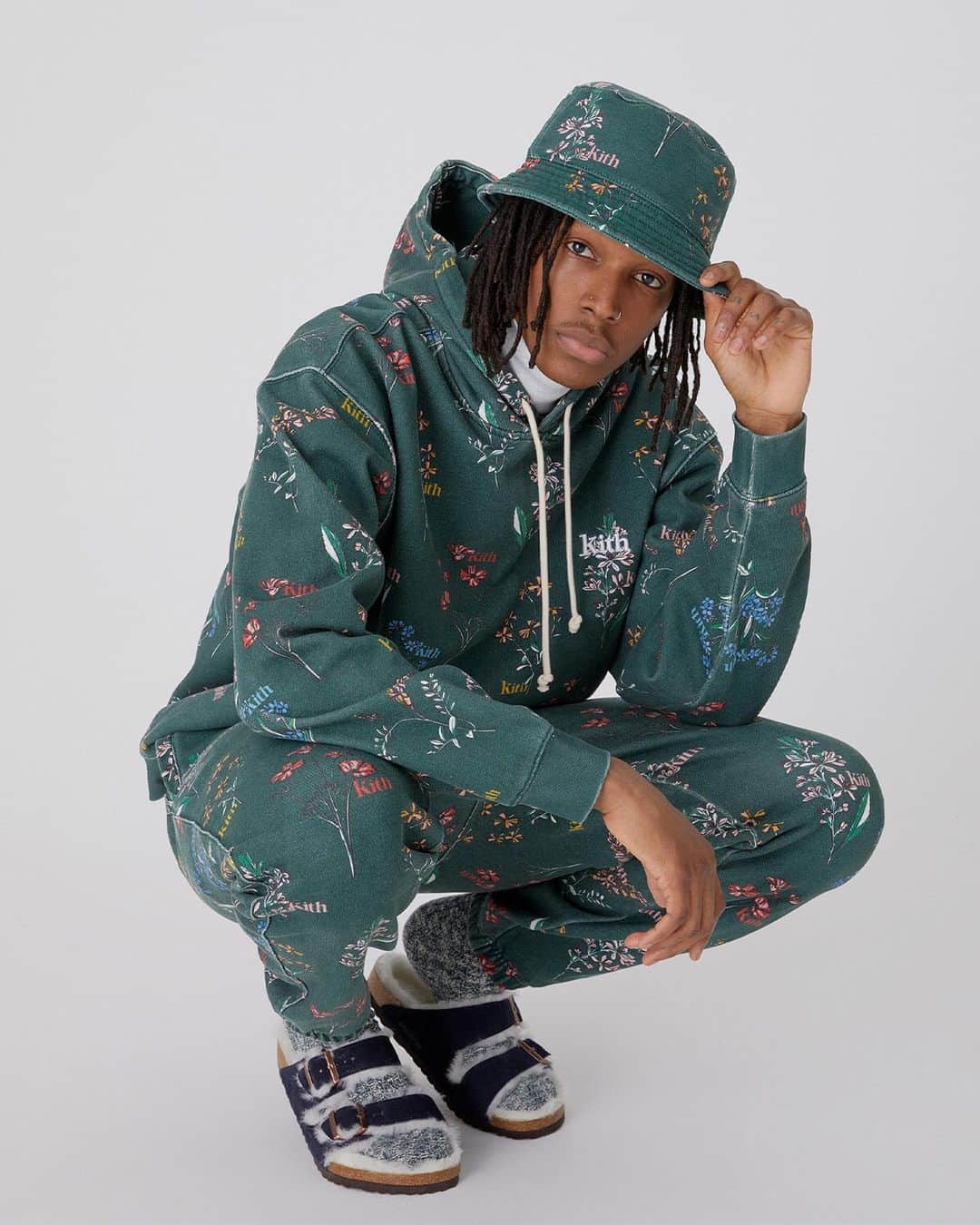 HYPEBEASTさんのインスタグラム写真 - (HYPEBEASTInstagram)「@hypebeaststyle: @kith has returned with a lookbook for its Spring 2021 collection, introducing new prints and collaborations across 97 pieces of apparel and accessories. Stand-out prints include botanical embroidery adorned on denim jackets, jeans, and knitwear, as well as Bandana paisley used on jackets, hats, and tote bags. Hit the link in bio to view the full lookbook.⁠⁠ Photo: KITH」2月18日 8時28分 - hypebeast