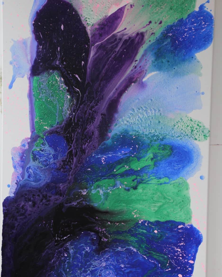 ケイティ・ホームズのインスタグラム：「My heart 💜   February 2021  Dye on canvas  40x60」