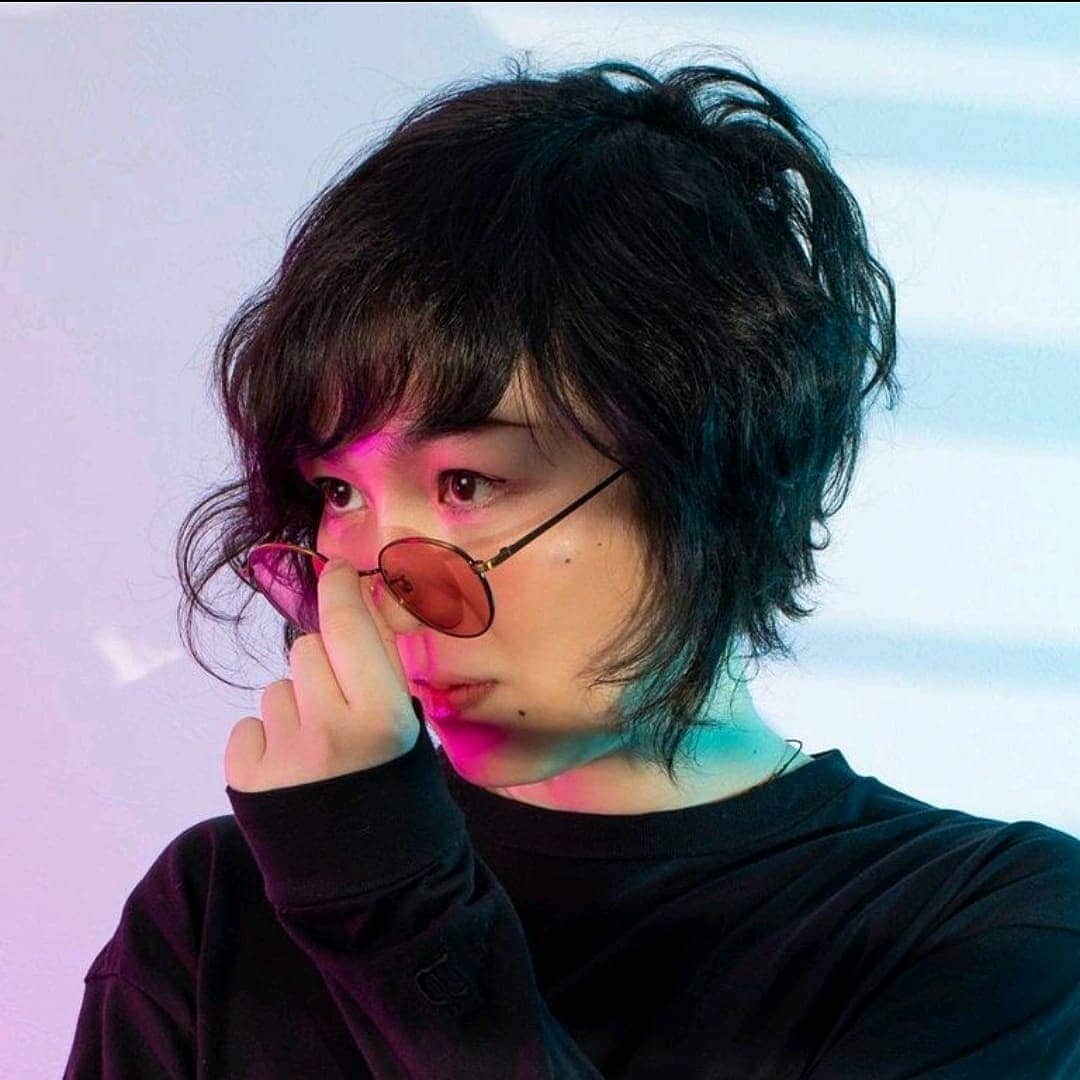 川村由紀のインスタグラム：「今日は自分にとって大きな存在の人の命日。  二年前の朝…あれから色々な事が起こったけれど、何とか立ち直って今を生きているよ。  きっと私の中にあなたは生きてる。  だから、「Thinking Of You」をコンセプトに新しい今の写真を撮りました。  今日の公開に間に合ったことを嬉しく思います。📷：Junpei Kawabata  #カワムラユキ #thinkingofyou #2021年2月18日」