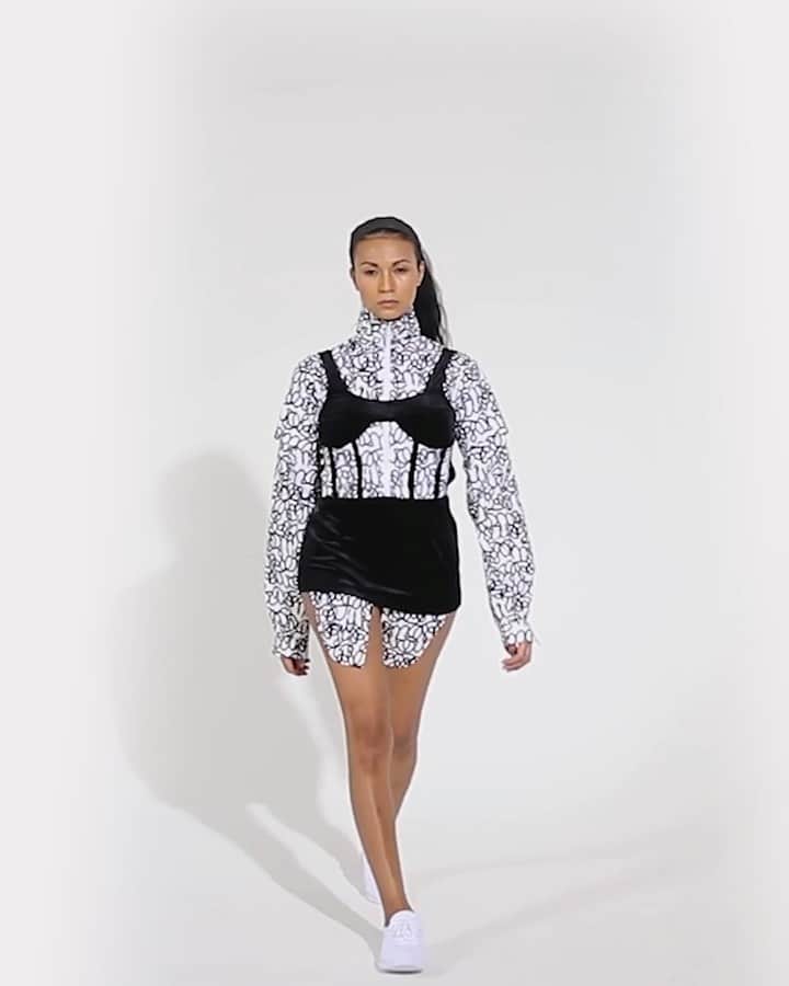 のインスタグラム：「@iamchukscollins' @theathleticsideofus latest collection integrates the sleek lines of New York street with the fractal geometric shapes and bold colors of Nigeria. Watch the digital runway on nyfw.com」