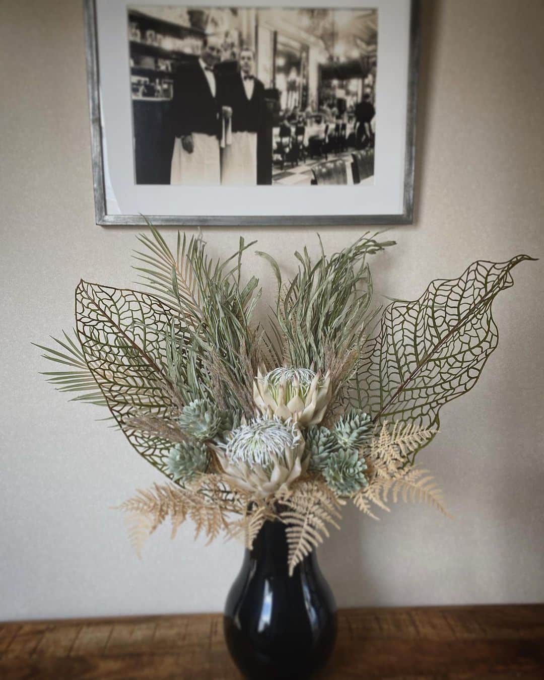 畑野ひろ子のインスタグラム：「春に向けて、透け感を感じるアーティフィシャルブーケ。  #flowers #artificialflower #bouquet #willgarden」