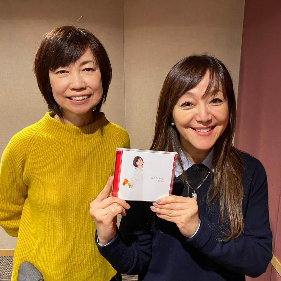 岩崎宏美さんのインスタグラム写真 - (岩崎宏美Instagram)「2月のLEGENDSゲストは 歌手の藤田恵美さん 去年６月にカバーアルバム「ココロの時間」をリリース。 穏やかなお人柄に、心地良いいサウンド 是非お楽しみください  3枚目の写真 1番大きいガジュマルさん なんか元気がないので、鉢を植え替えました。 がんばれーーーー！  放送日程は、2月19日(金)〜2月23日(火)  ※放送は以下のJFN系列局です。（2月4日現在) FM石川　　金曜日19時～LinkIconFM石川 FM秋田　　金曜日20時～LinkIconFM秋田 FMとやま　金曜日20時～LinkIconFMとやま FM熊本　　金曜日20時～LinkIconFM熊本（月1回休止） FM宮崎　　金曜日20時～LinkIconFM宮崎  FM福井　　土曜日09時～LinkIconFM福井 FM三重　　土曜日28時～LinkIconFM三重 FM香川　　土曜日11時～LinkIconFM香川  FM大阪　　日曜日28時～LinkIconFM OH!（休止の場合あり） FM栃木　　日曜日28時～LinkIconFM栃木 FM新潟　　日曜日28時～LinkIconFM新潟 FMぐんま　日曜日08時～LinkIconFMぐんま FM山口　　日曜日08時～LinkIconFM山口 FM高知　　日曜日28時～LinkIconFM高知  FM佐賀　　火曜日20時～LinkIconFM佐賀 #藤田恵美 #がじゅまる」2月18日 14時26分 - hiromiiwasaki_official