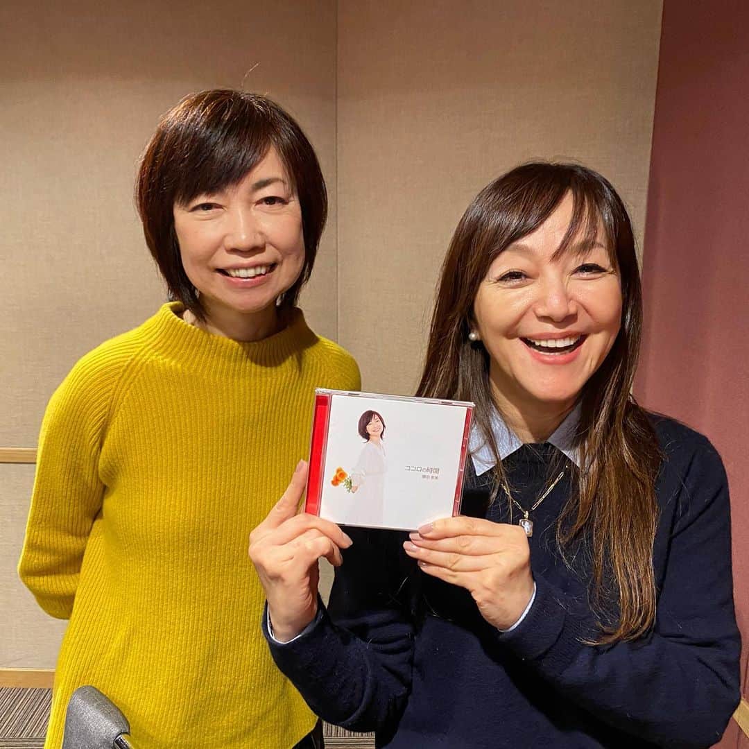 岩崎宏美さんのインスタグラム写真 - (岩崎宏美Instagram)「2月のLEGENDSゲストは 歌手の藤田恵美さん 去年６月にカバーアルバム「ココロの時間」をリリース。 穏やかなお人柄に、心地良いいサウンド 是非お楽しみください  3枚目の写真 1番大きいガジュマルさん なんか元気がないので、鉢を植え替えました。 がんばれーーーー！  放送日程は、2月19日(金)〜2月23日(火)  ※放送は以下のJFN系列局です。（2月4日現在) FM石川　　金曜日19時～LinkIconFM石川 FM秋田　　金曜日20時～LinkIconFM秋田 FMとやま　金曜日20時～LinkIconFMとやま FM熊本　　金曜日20時～LinkIconFM熊本（月1回休止） FM宮崎　　金曜日20時～LinkIconFM宮崎  FM福井　　土曜日09時～LinkIconFM福井 FM三重　　土曜日28時～LinkIconFM三重 FM香川　　土曜日11時～LinkIconFM香川  FM大阪　　日曜日28時～LinkIconFM OH!（休止の場合あり） FM栃木　　日曜日28時～LinkIconFM栃木 FM新潟　　日曜日28時～LinkIconFM新潟 FMぐんま　日曜日08時～LinkIconFMぐんま FM山口　　日曜日08時～LinkIconFM山口 FM高知　　日曜日28時～LinkIconFM高知  FM佐賀　　火曜日20時～LinkIconFM佐賀 #藤田恵美 #がじゅまる」2月18日 14時26分 - hiromiiwasaki_official