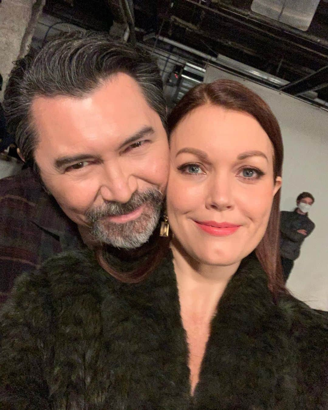 ベラミー・ヤングさんのインスタグラム写真 - (ベラミー・ヤングInstagram)「Well, today is a pretty great day at work. I got to celebrate my dear @loudphillips on his BDAY, I got surprise flowers from MY BESTIES in anticipation of MY bday (coming up Friday), & we got to work in a cool location (on a scene we love). 🥰❤️🥰 Every day is a blessing, but some days you're just extra aware of it. Thank you Zoe, Hannah, Stephanie, Anna, Abigail, Monica, Kenna, Alina, Julia, Jas, Katherine, Adriana, Rhiannon, & Francesca- I love each of you soooooo much! And I'm sending extra love to everybody today! Be good to yourselves. And be safe. ❤️🎉❤️🎉❤️🎉❤️」2月18日 9時01分 - bellamyyoung