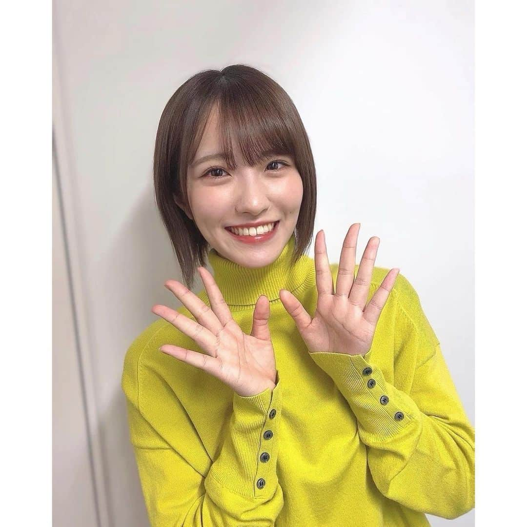 小嶋花梨さんのインスタグラム写真 - (小嶋花梨Instagram)「おはようございます🌼﻿ ﻿ ﻿ #おはよう朝日です﻿ ありがとうございました！﻿ ﻿ 今回はイタリア料理に挑戦しました！﻿ お優しいファブリッツィオ先生に甘やかしていただきながら、作りました☺﻿ ﻿ ﻿ ﻿ ほぼ包丁を使わず、乗せて混ぜただけの超簡単レシピ🥣﻿ ﻿ クセの強いゴルゴンゾーラもまろやかになって程よいアクセントに変化します！すごく食べやすかったです🐭🧀﻿ ﻿ 超簡単に本格イタリア料理がお家で作れるなんて、、、みなさんもぜひ作ってみてください！﻿ ﻿ 詳しいレシピは #おは朝 のホームページをご覧下さい！！！﻿ ﻿ ﻿ ﻿ 今日の衣装は、#きゅんmart カラーでした💛﻿ ﻿ ﻿ #おうちごはん #料理 #イタリア料理 #簡単レシピ」2月18日 9時03分 - nmb_kojima_48