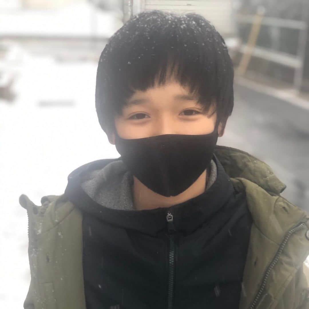 山口太幹さんのインスタグラム写真 - (山口太幹Instagram)「わーい！雪だー☃️  名古屋は、雪が降っているよ🤩  雪だるま作れるかな⛄️❓  #山口太幹 #宮崎出身 #小学生男子  #子役 #俳優 #朝ドラ子役 #モデル #海汐プロダクション所属#アービング所属  #愛知県 #名古屋市 #雪 #雪だるま」2月18日 9時16分 - taiki_umipro