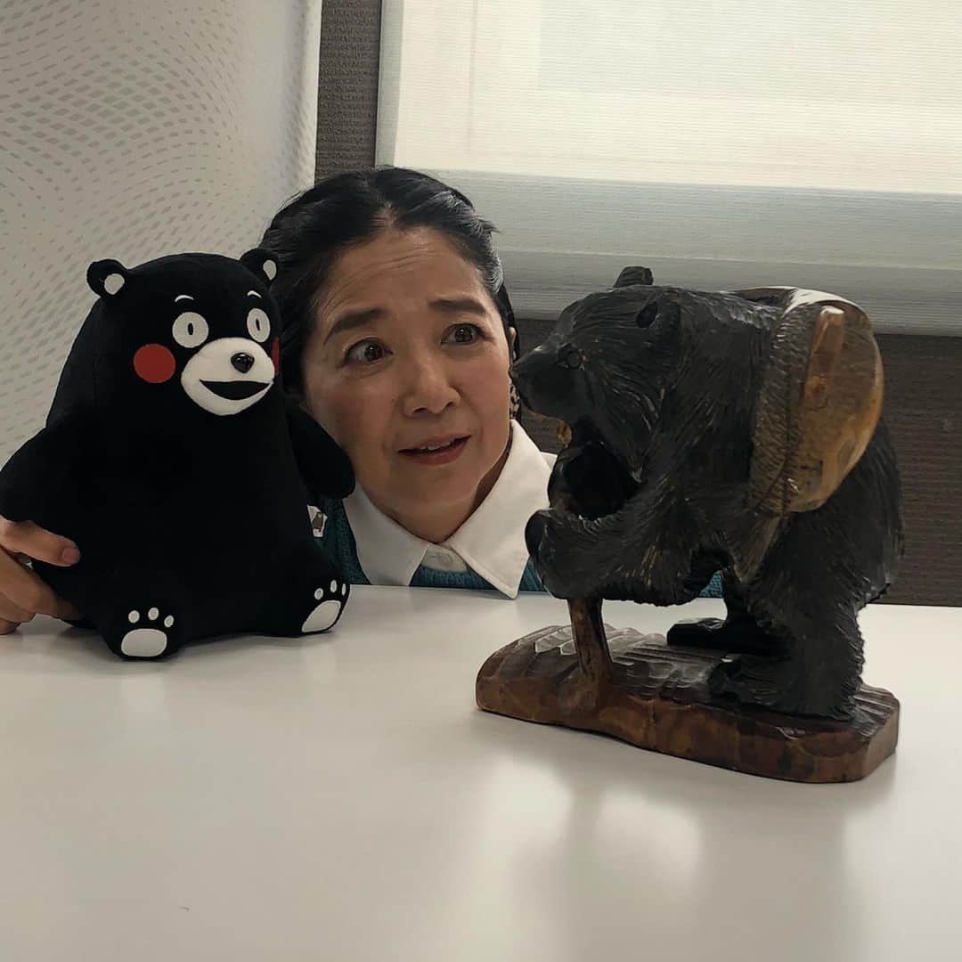宮崎美子さんのインスタグラム写真 - (宮崎美子Instagram)「皆さん、おはようございます。  昨日UPしましたYouTubeよしよし。でお勧めしている本「羆嵐」北海道のヒグマの話です。 漢字で書くと「羆」です。普通の熊とは、またちがう漢字があるのですよ。  くまモンは「熊」です。  そんなヒグマのこのお話、「鬼滅の刃」のお話とも関係があるのか、無いのかという説もあるそうです。  そんなお話をしております。  是非、YouTube「よしよし。」ご覧ください。  #YouTube#宮崎美子 #ヒグマ #羆嵐 #くまもん」2月18日 9時40分 - miyazakiyoshiko.official