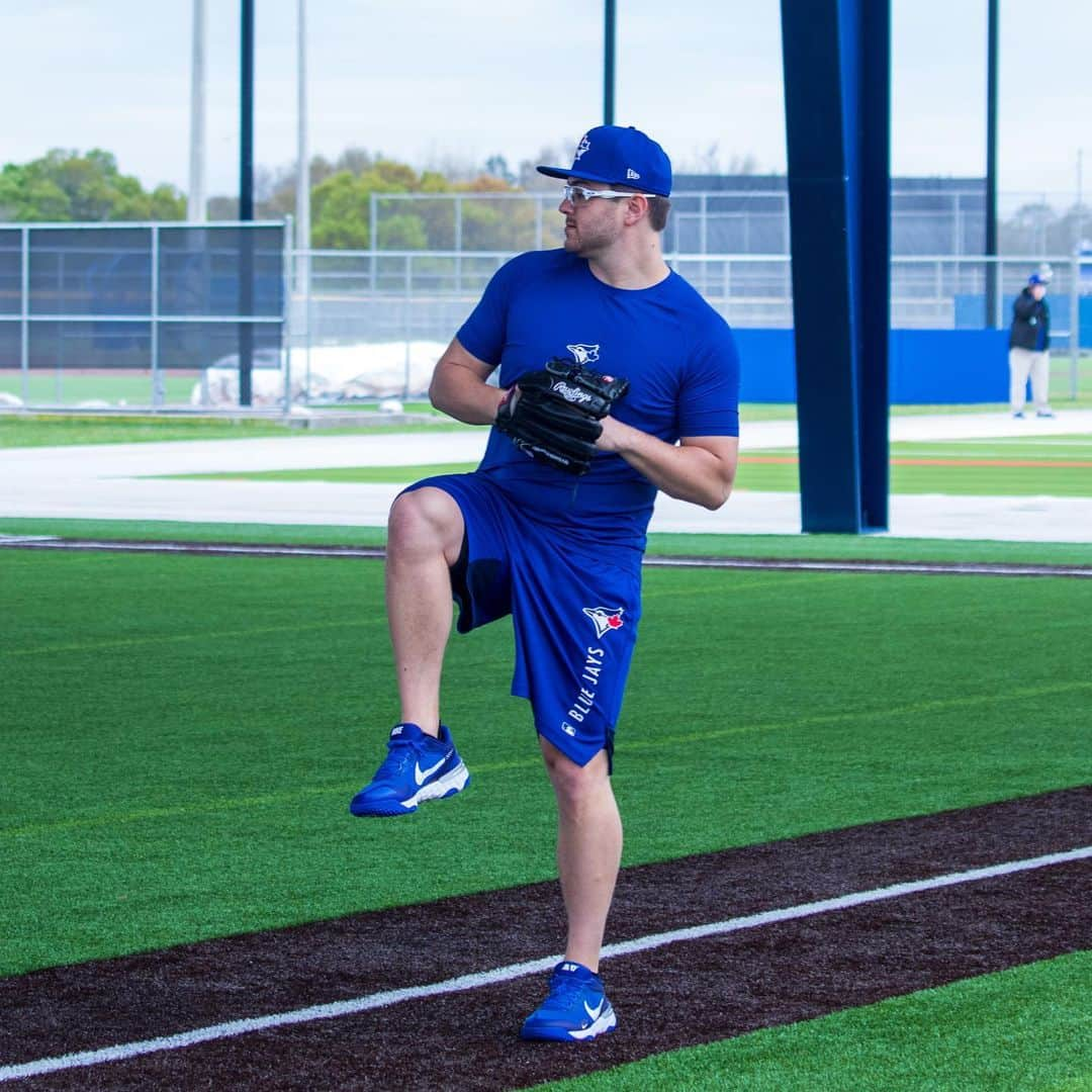 トロント・ブルージェイズさんのインスタグラム写真 - (トロント・ブルージェイズInstagram)「Smile, Blue Jays fans! #SpringTraining starts tomorrow 😃」2月18日 9時49分 - bluejays