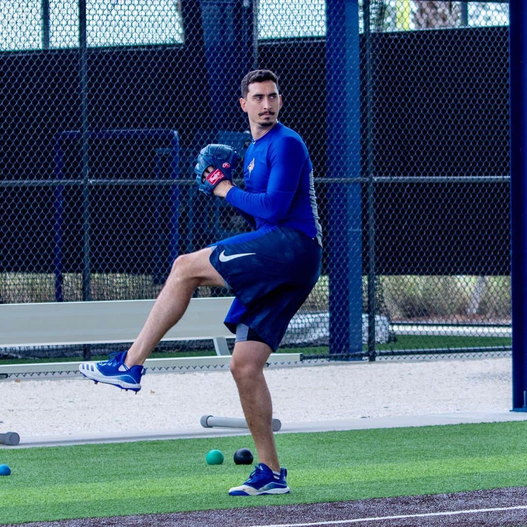 トロント・ブルージェイズさんのインスタグラム写真 - (トロント・ブルージェイズInstagram)「Smile, Blue Jays fans! #SpringTraining starts tomorrow 😃」2月18日 9時49分 - bluejays