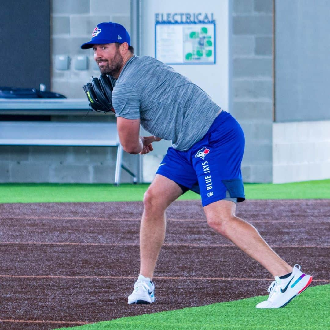 トロント・ブルージェイズさんのインスタグラム写真 - (トロント・ブルージェイズInstagram)「Smile, Blue Jays fans! #SpringTraining starts tomorrow 😃」2月18日 9時49分 - bluejays