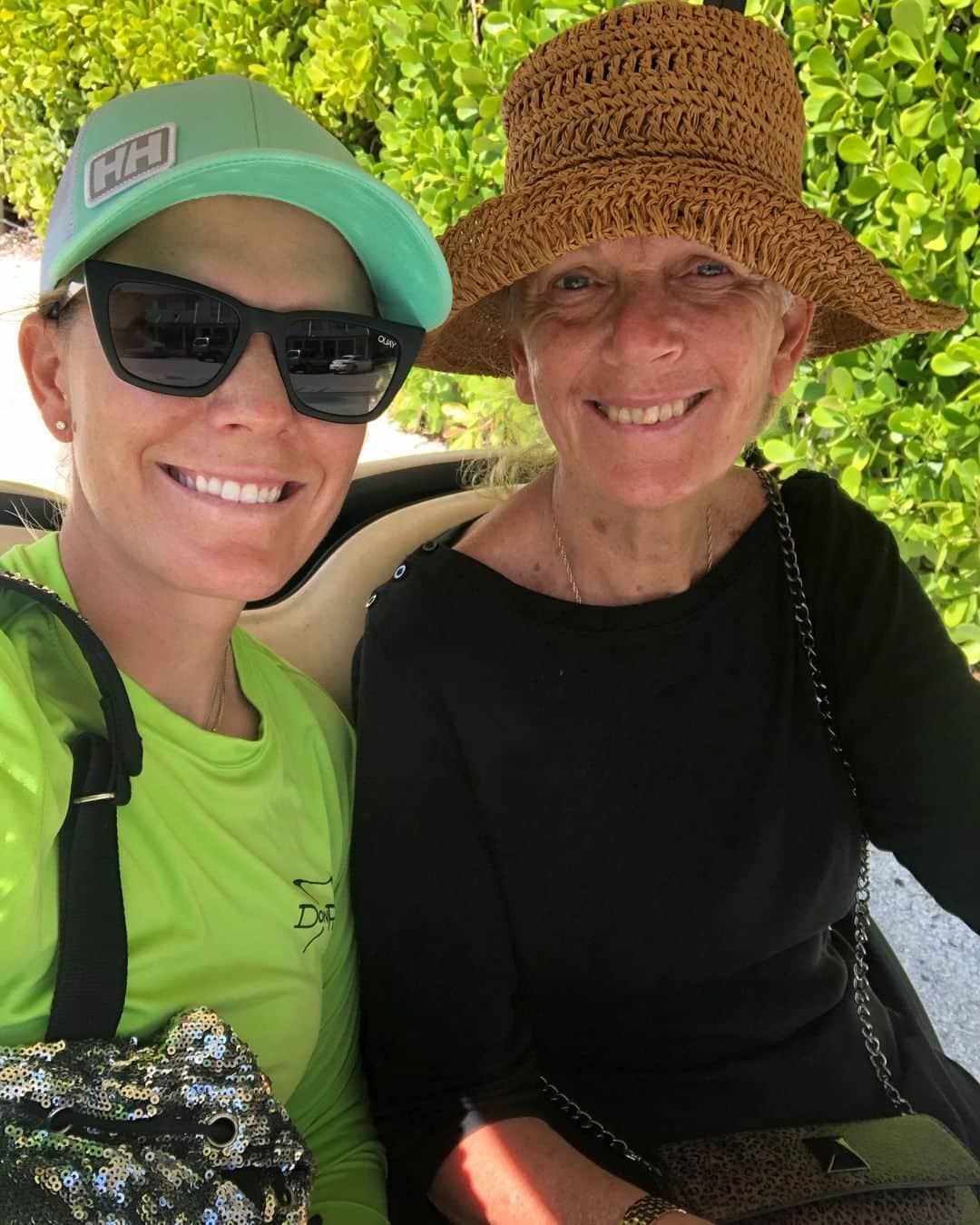 ペイジュ・レイリーさんのインスタグラム写真 - (ペイジュ・レイリーInstagram)「Florida life is thee life! Went to Cabbage Key and island hopped for a few days with mom. We made some new friends 😉 🐬 🐢  • • • #dolphin #florida #cabbagekey #adventures #flipper #dolphin #boatlife #locals」2月18日 9時50分 - paigeraileysailor